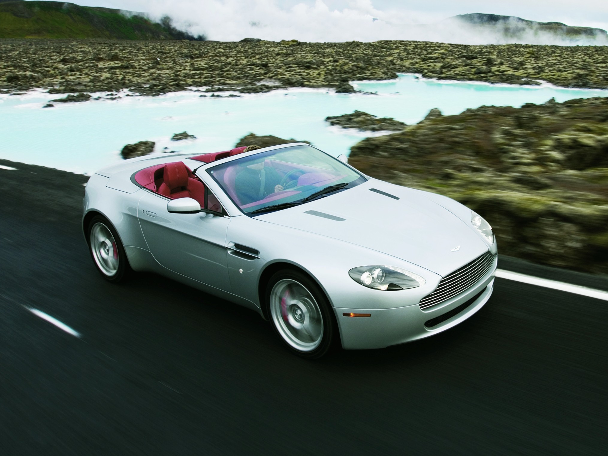 Aston Martin Vantage Roadster V8 Vantage Roadster (Automatic)